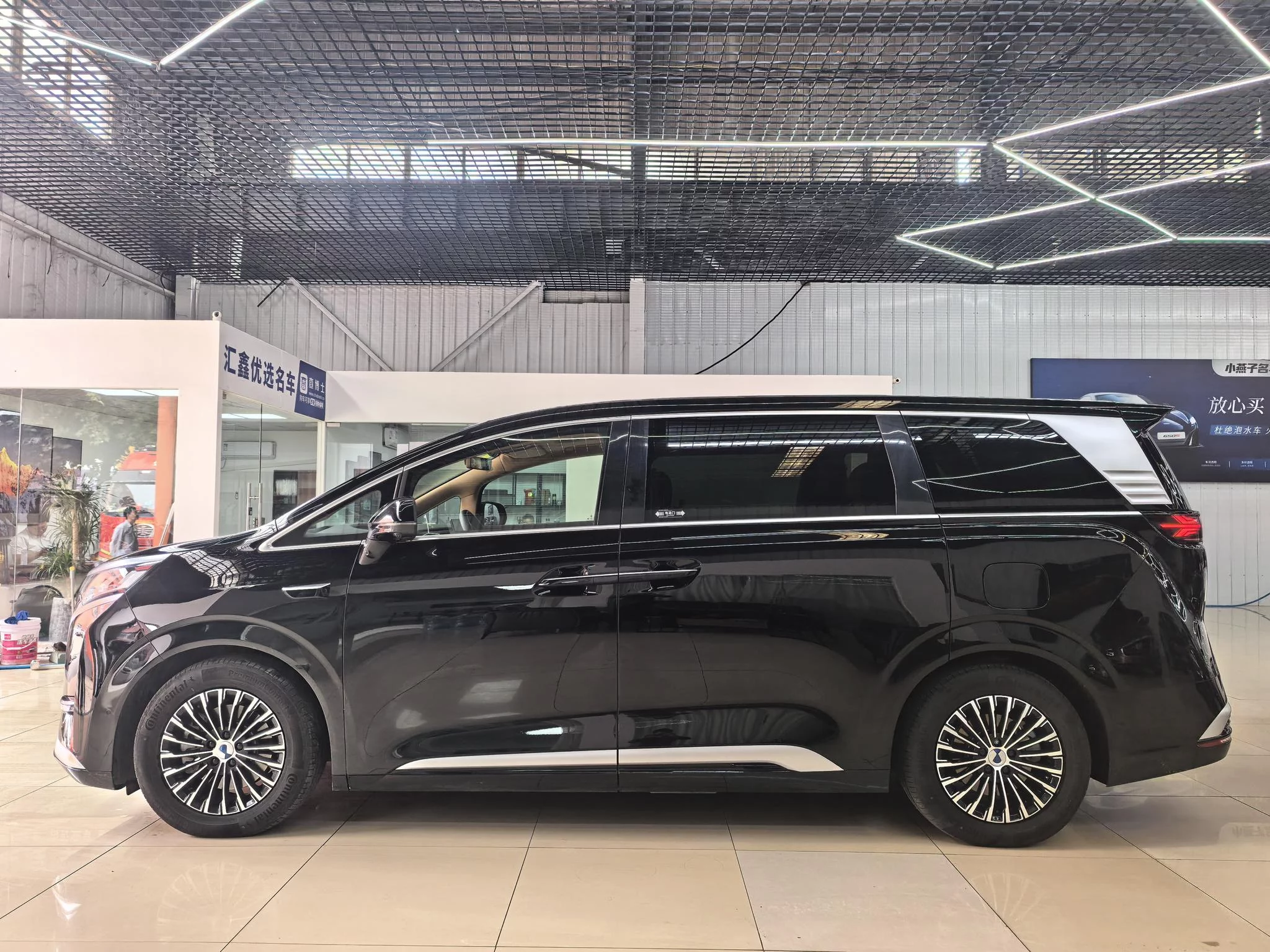 Denza D9 DM