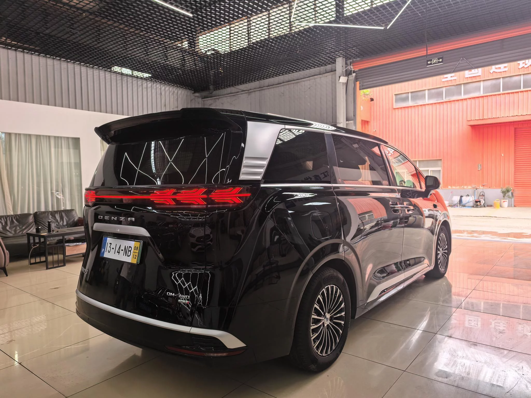 Denza D9 DM