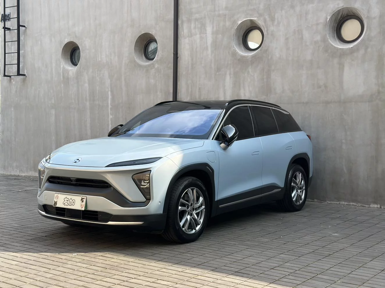 NIO ES6