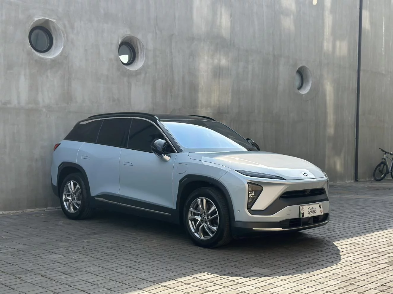 NIO ES6