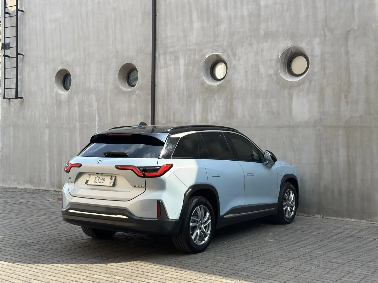 NIO ES6