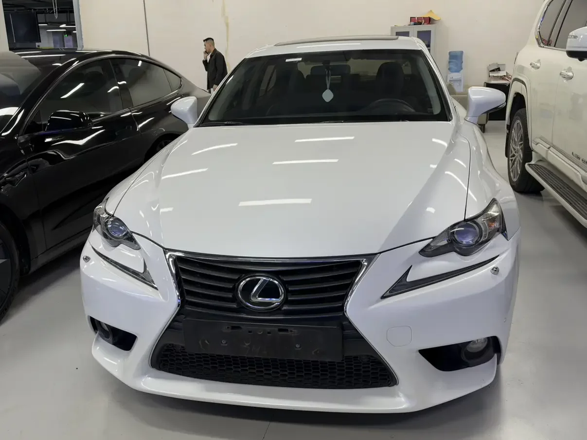 Lexus IS
