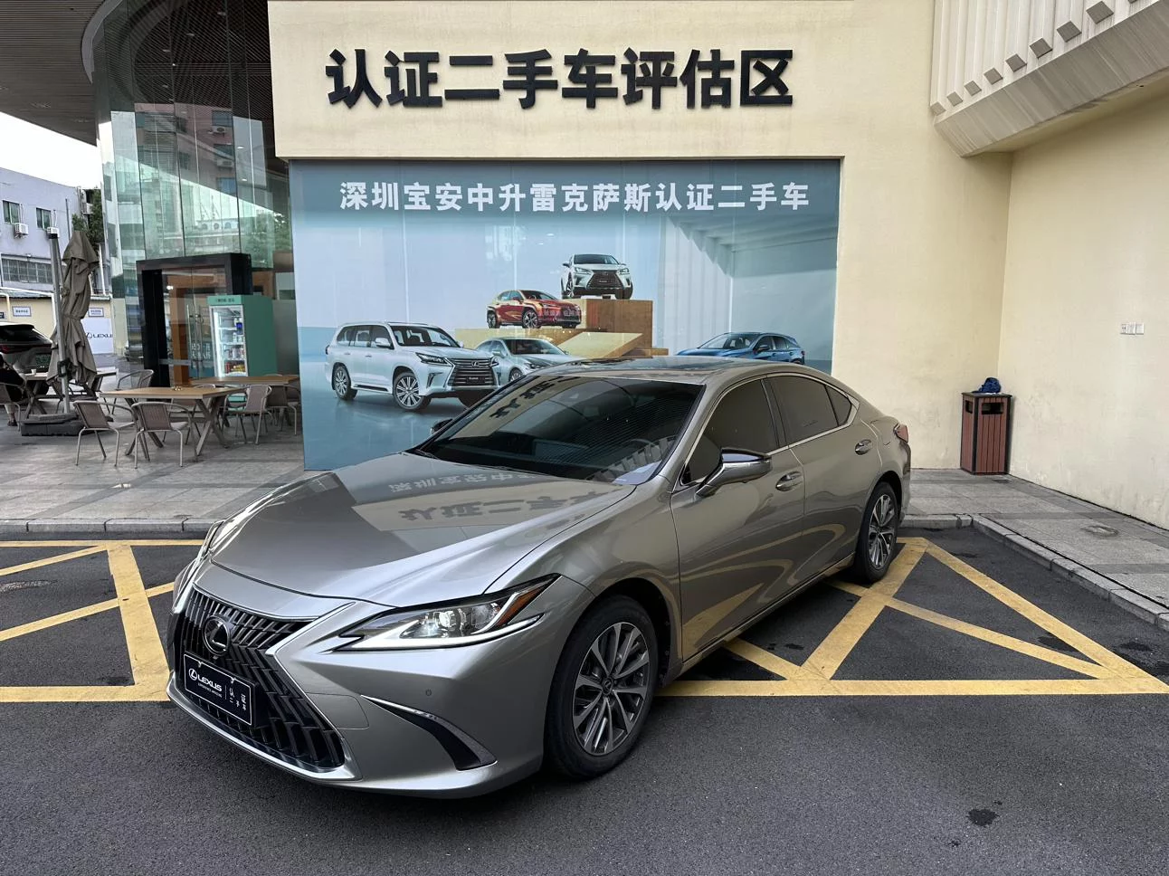 Lexus ES