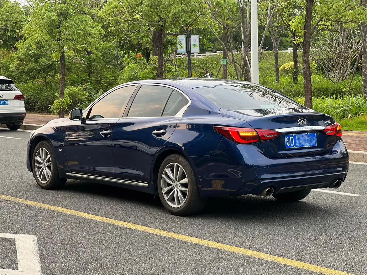 Infiniti Q50L
