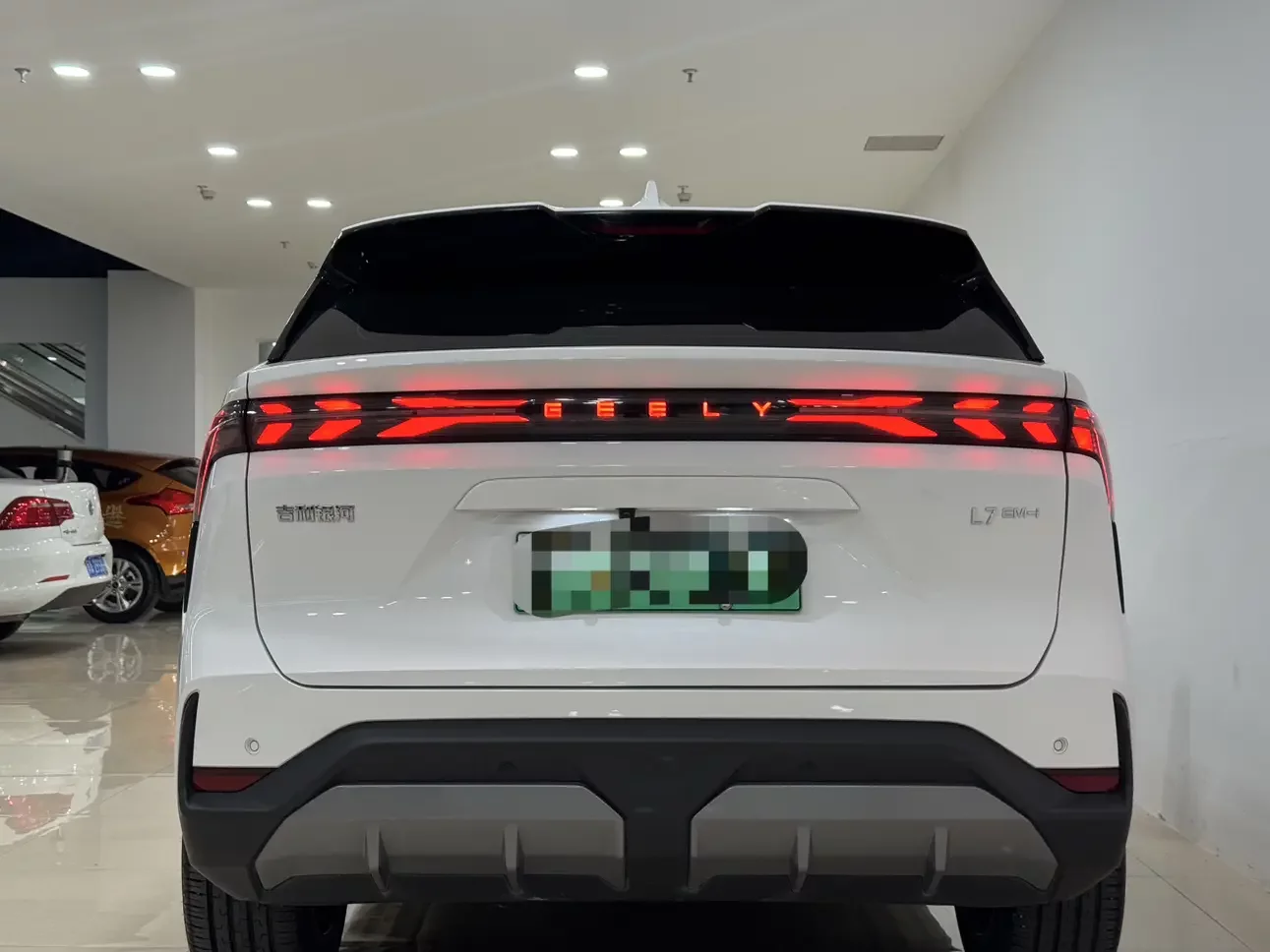 Geely Galaxy L7