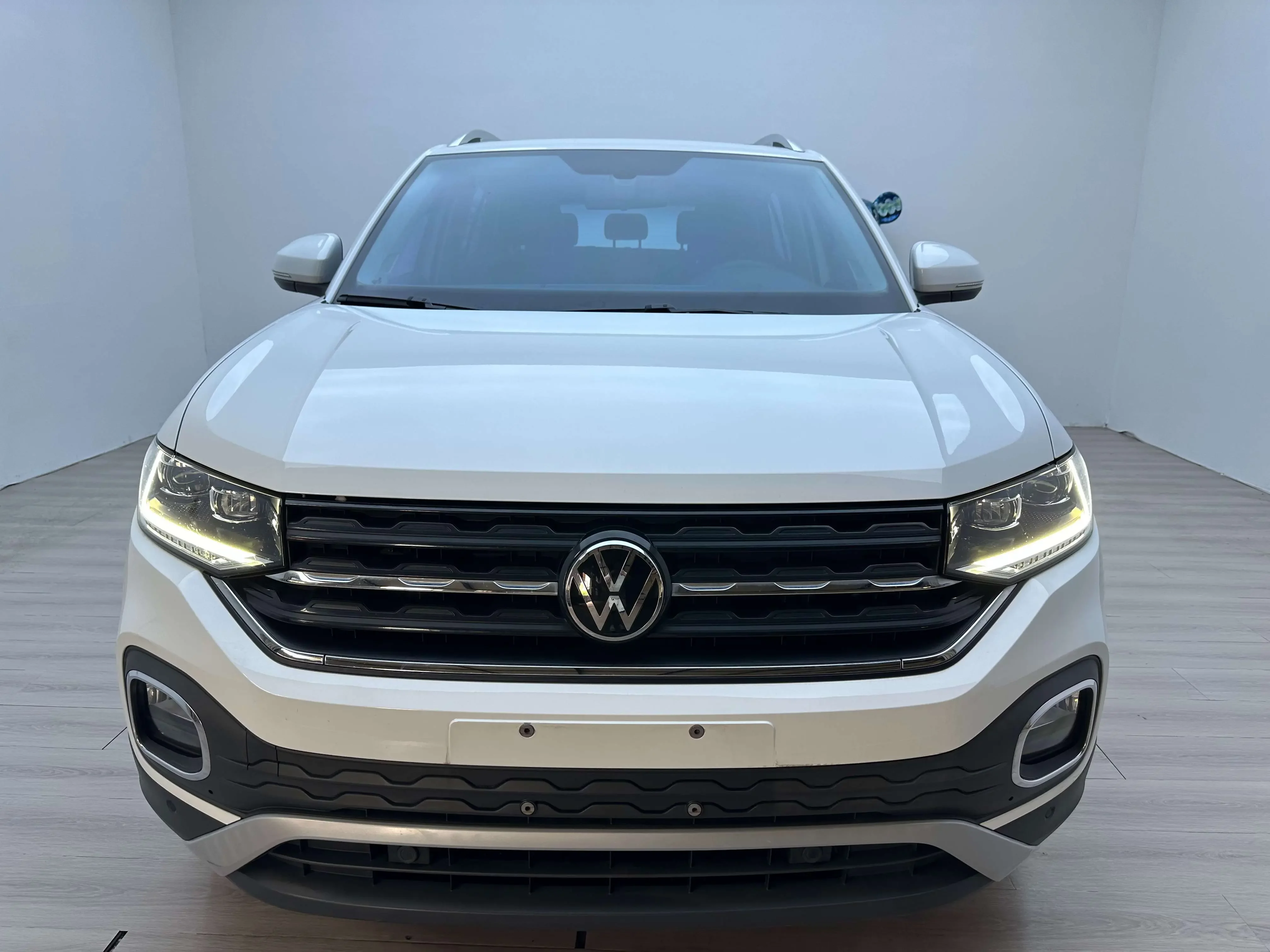 Volkswagen Explore the shadows
