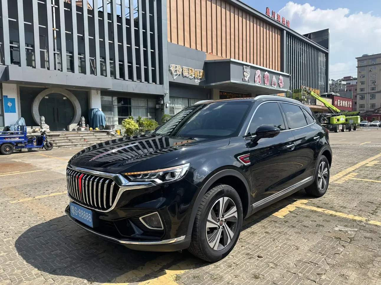 Hongqi HS5