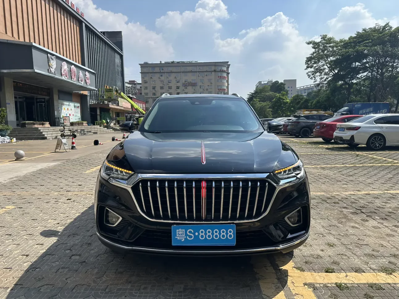 Hongqi HS5