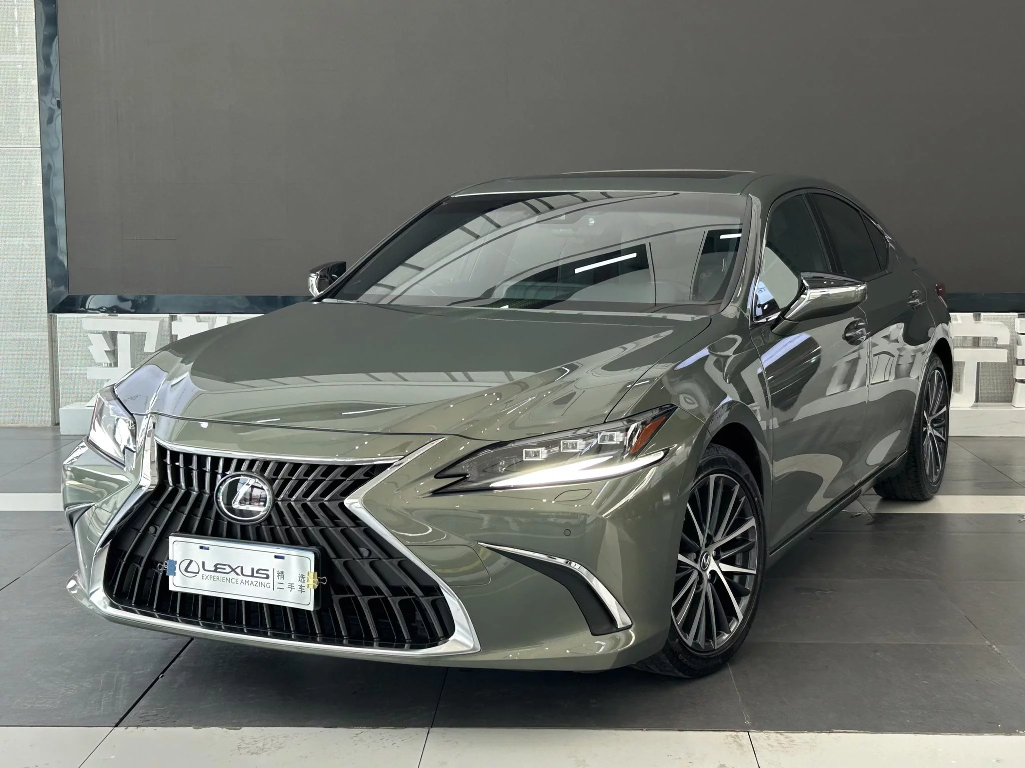 Lexus ES