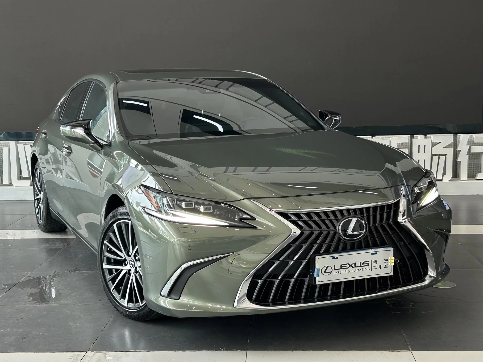 Lexus ES