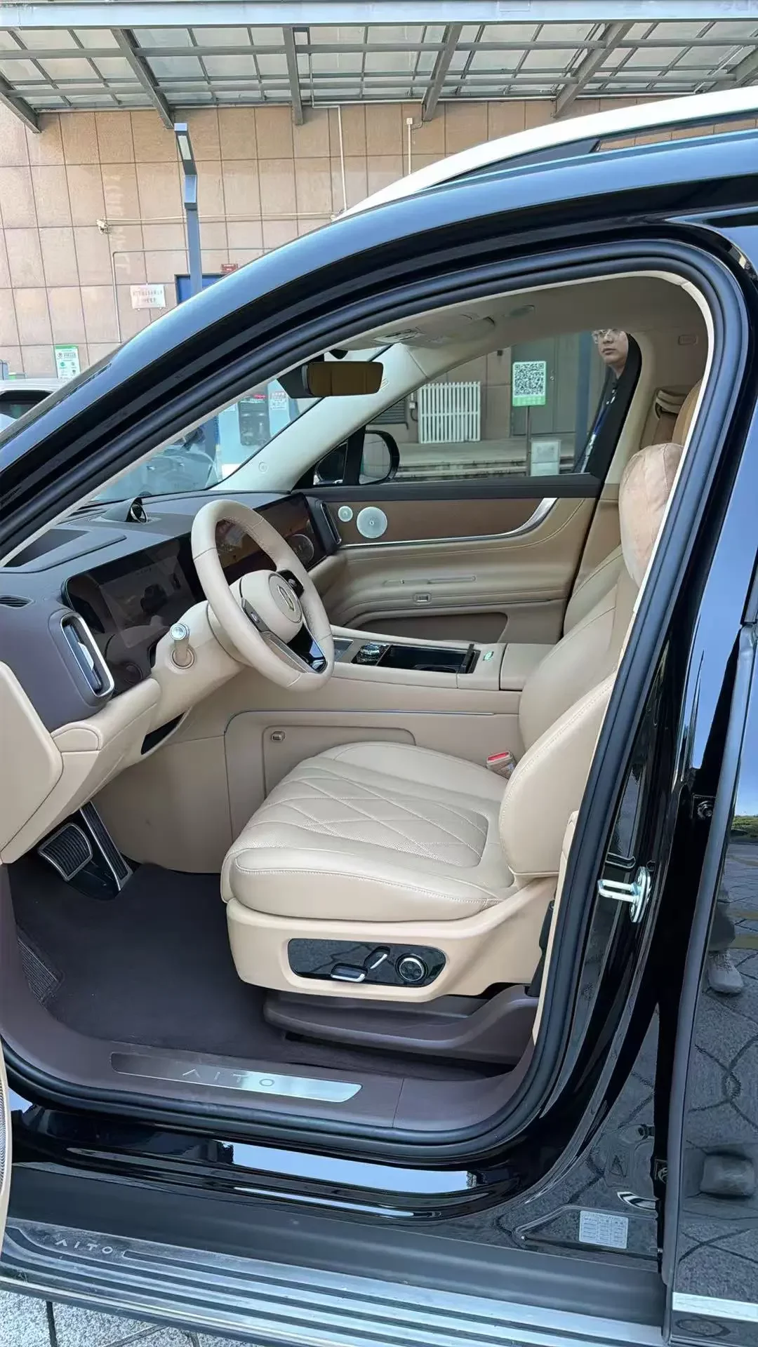 AITO M9
