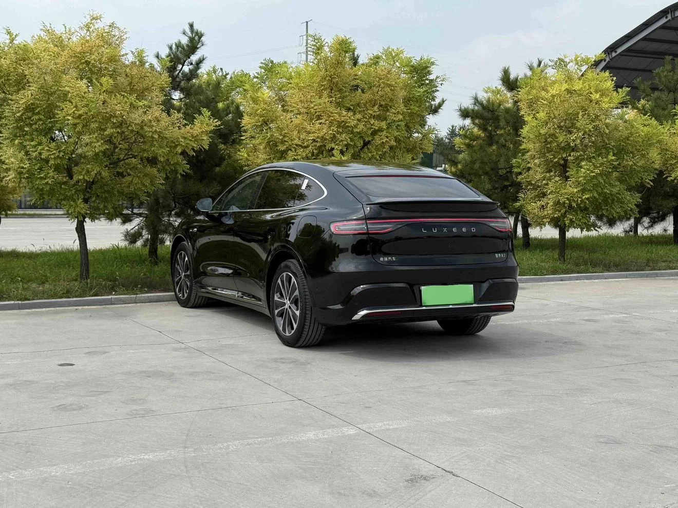 Luxeed Zhijie R7