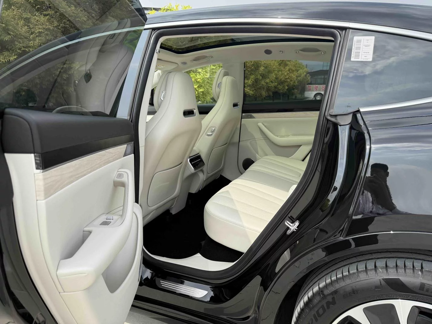Luxeed Zhijie R7