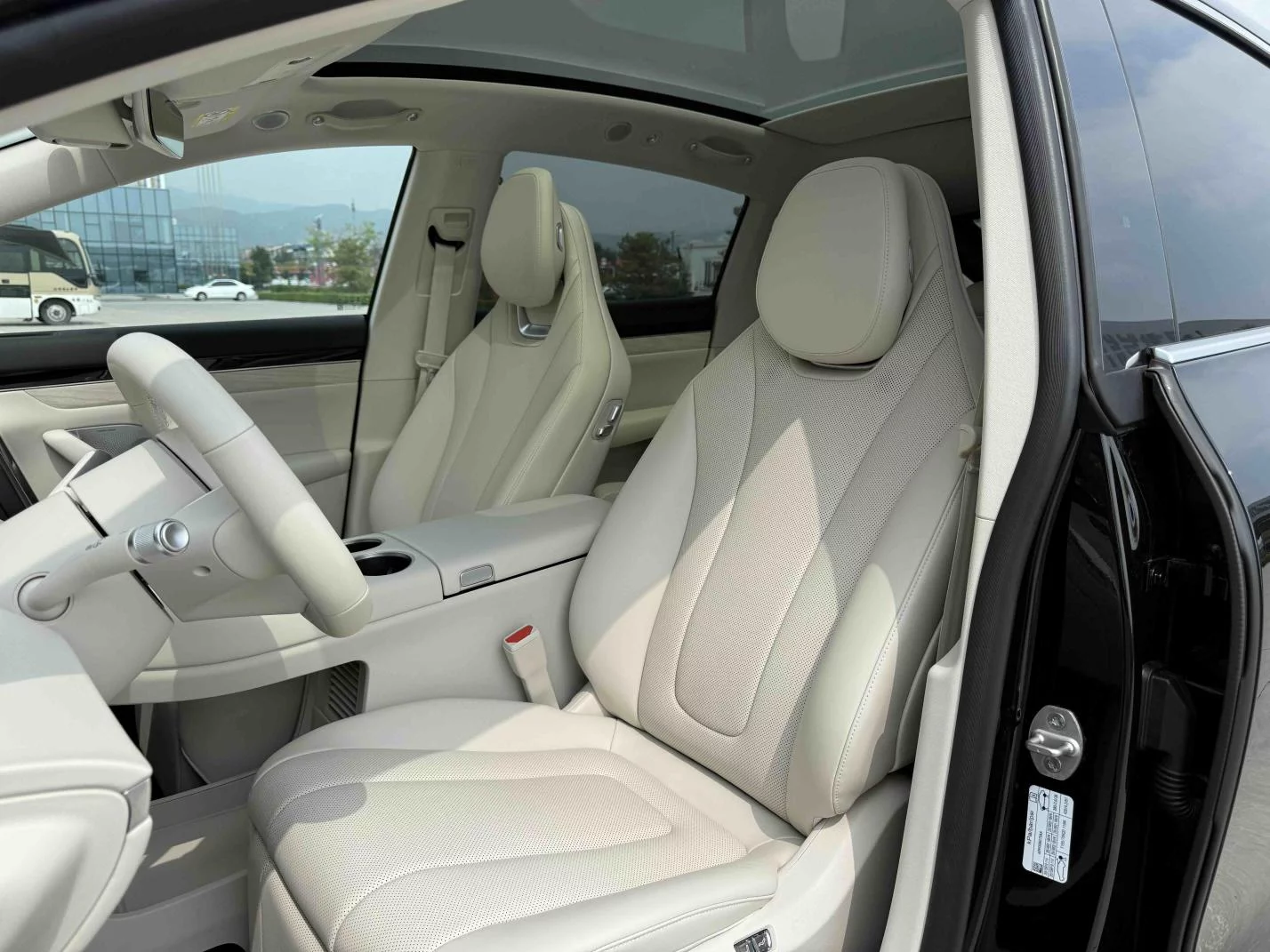 Luxeed Zhijie R7