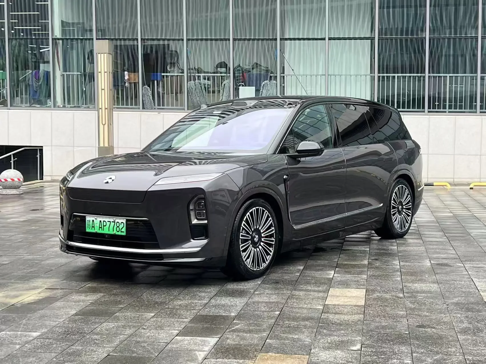 NIO ES8