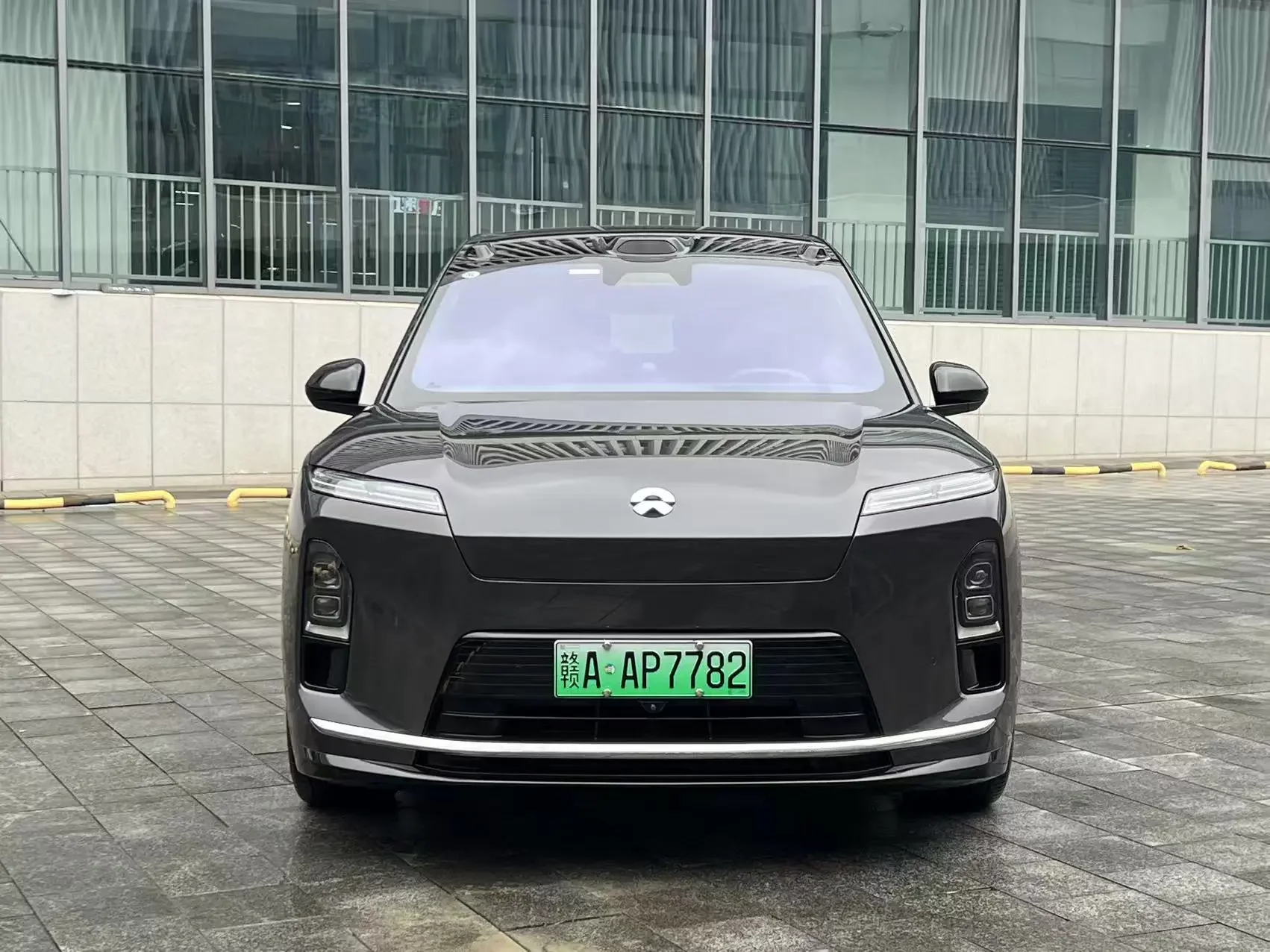 NIO ES8