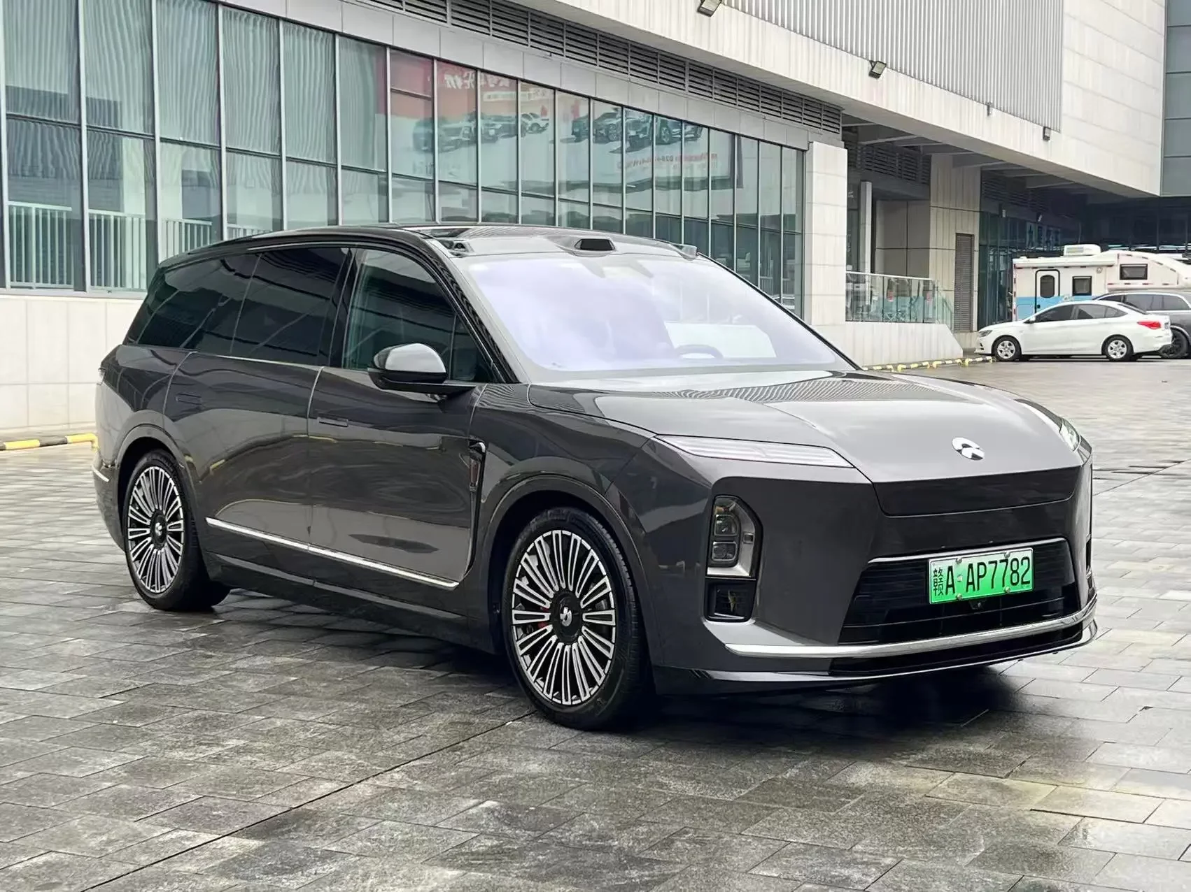 NIO ES8