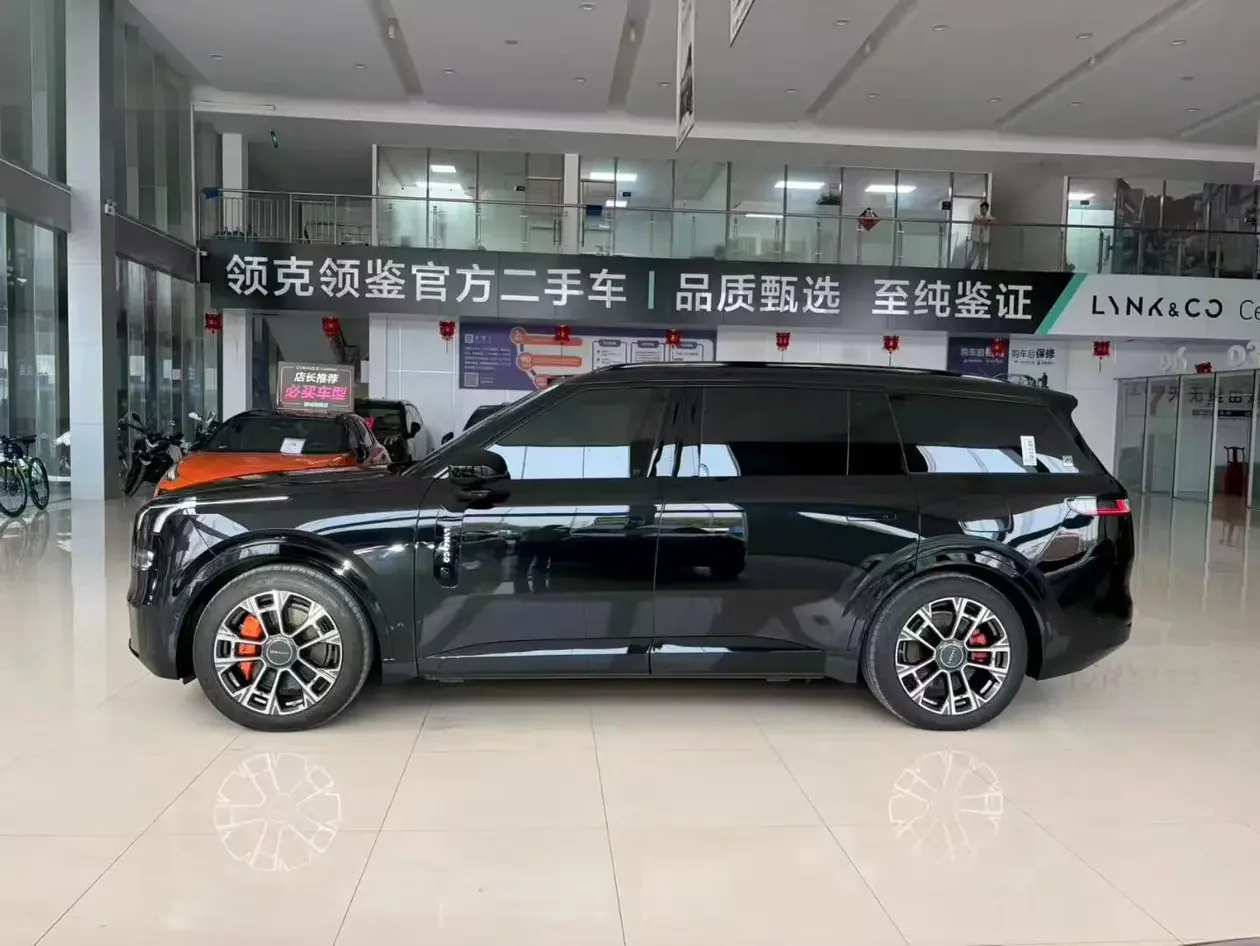 Lynk & Co 900