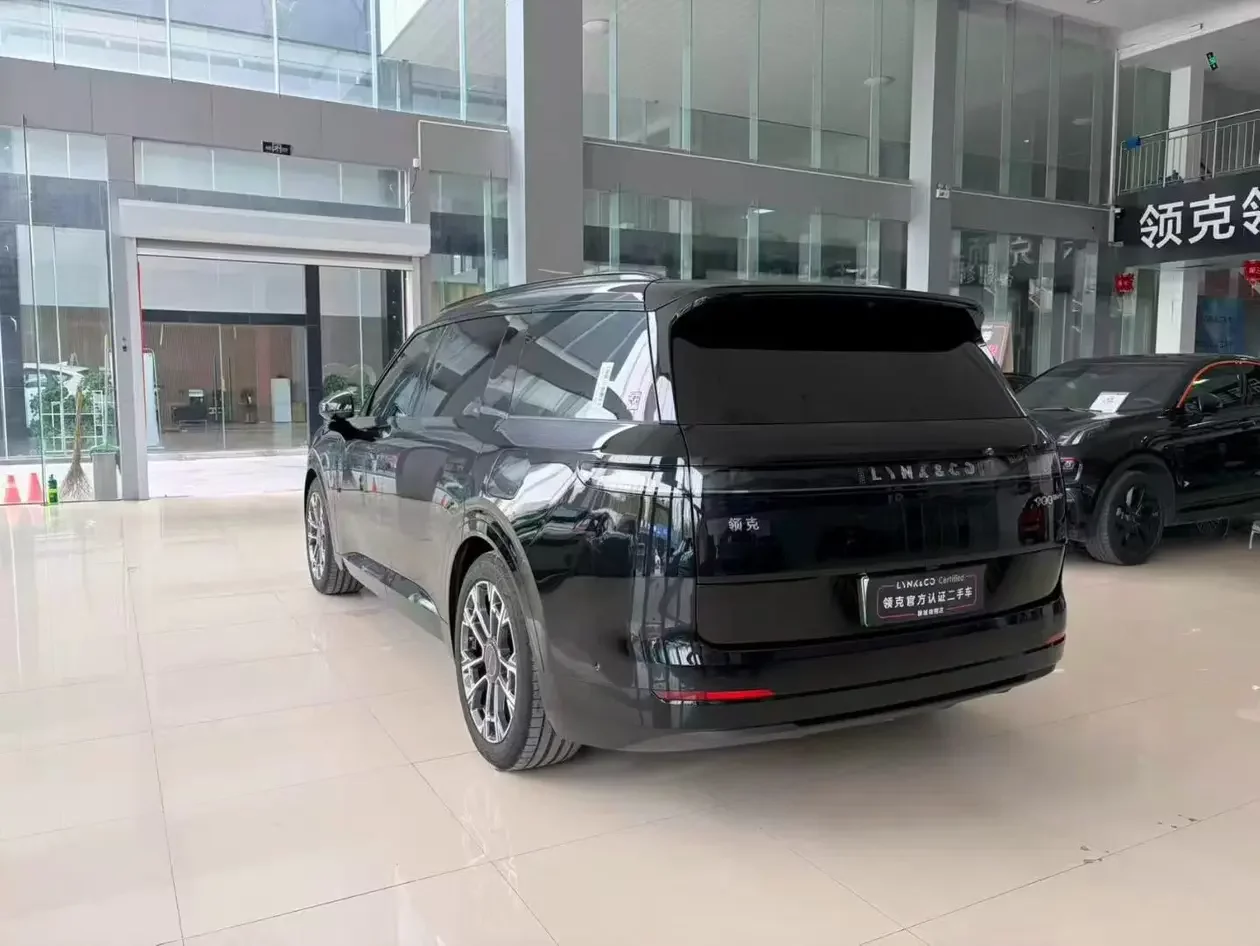 Lynk & Co 900