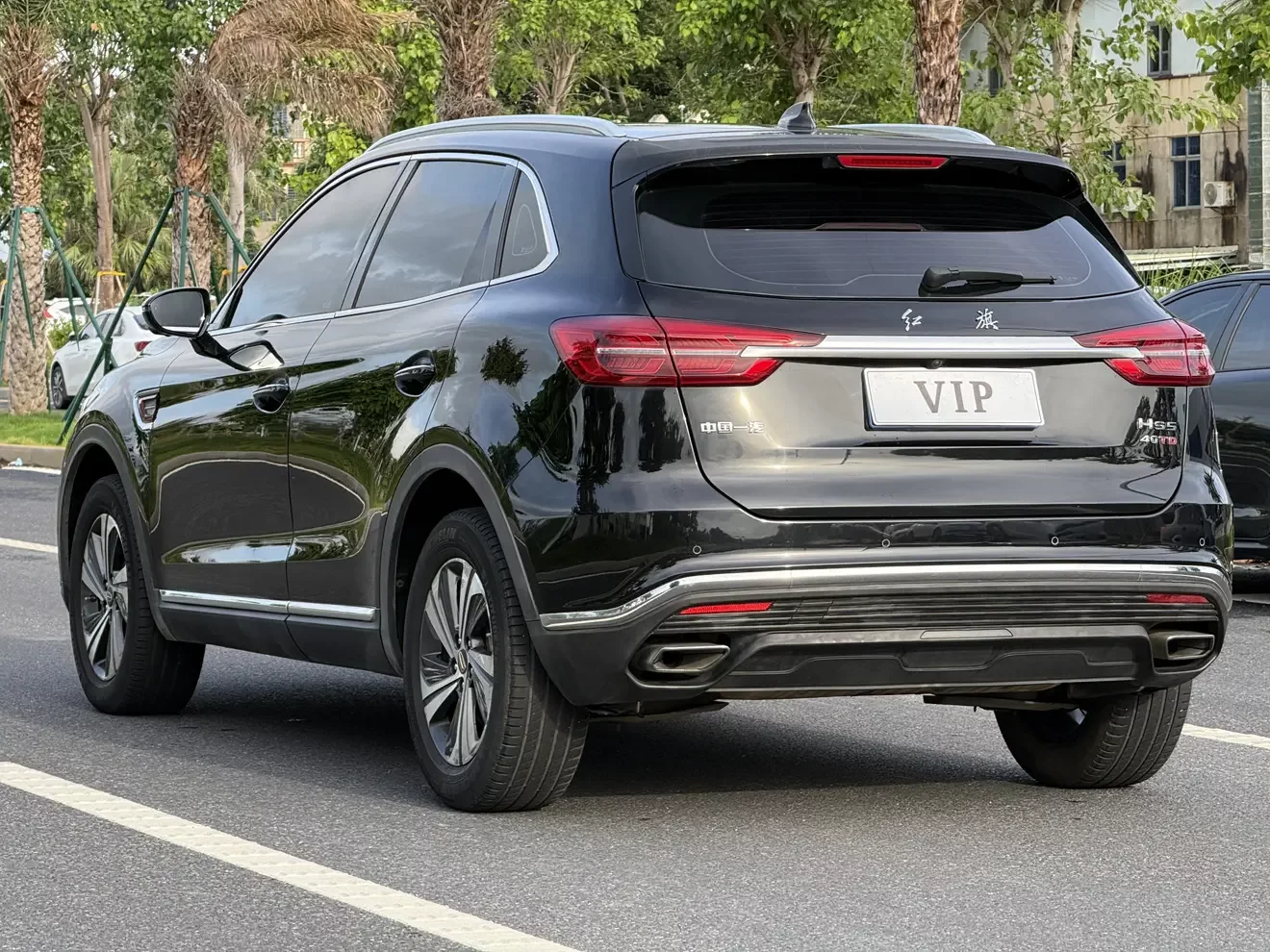 Hongqi HS5