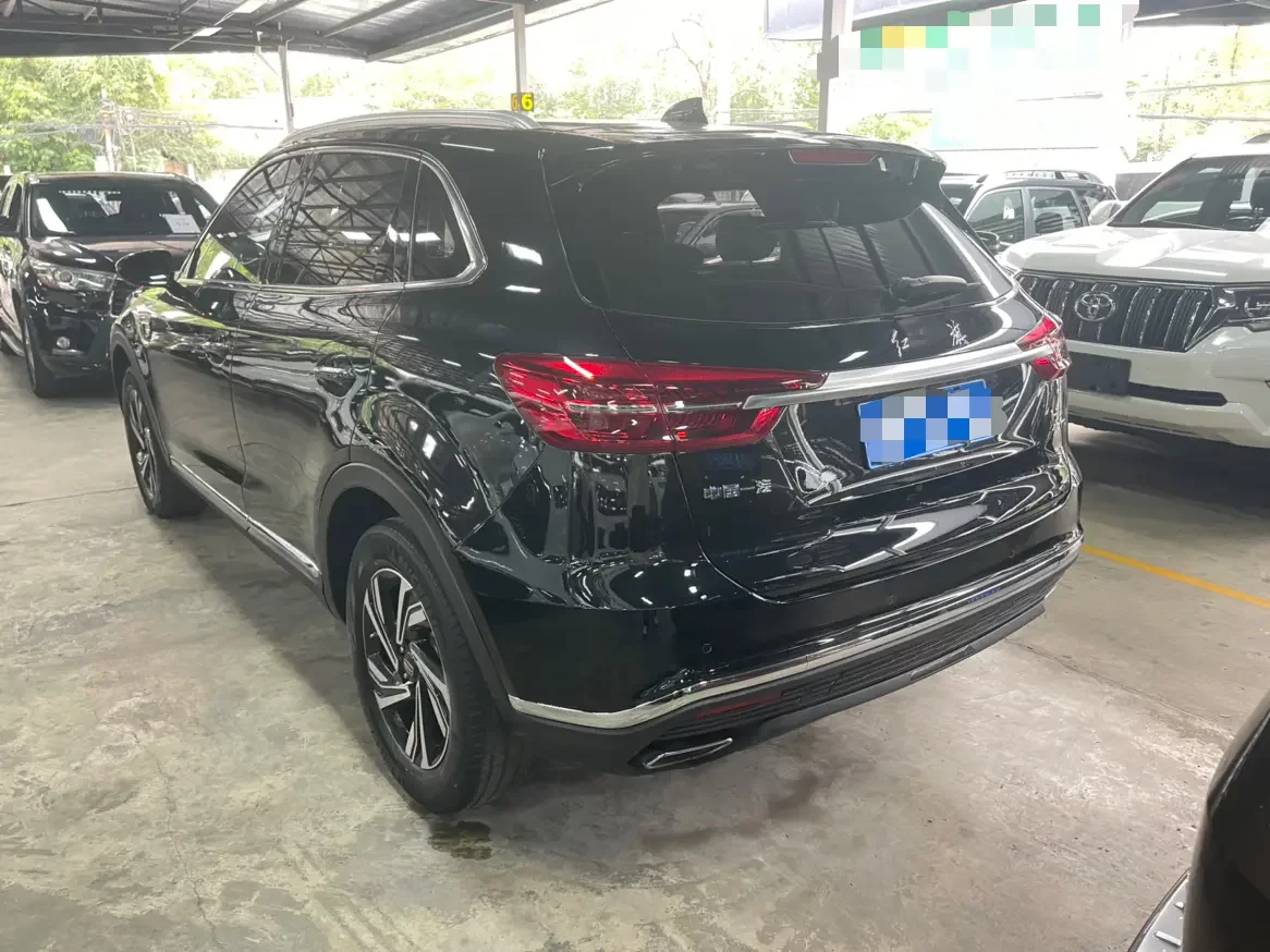 Hongqi HS5