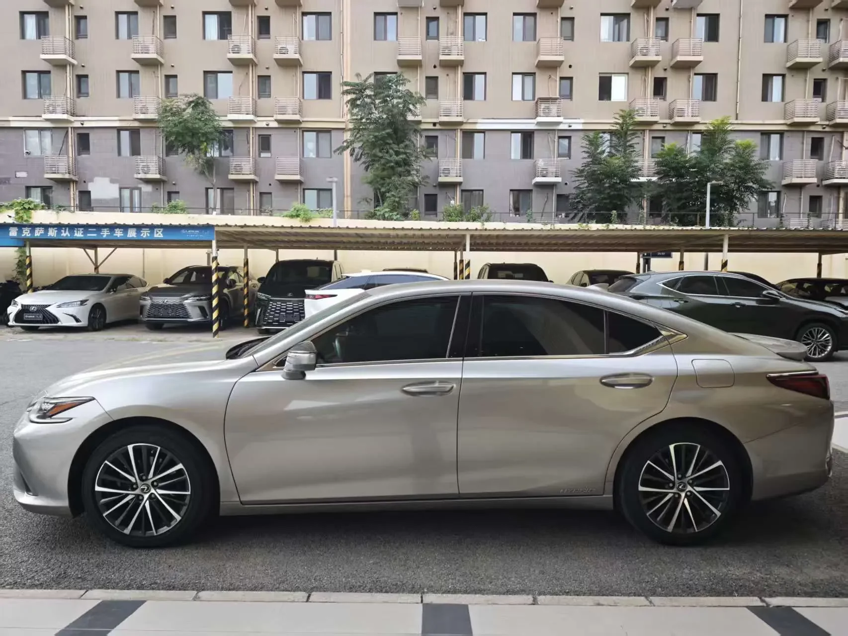 Lexus ES