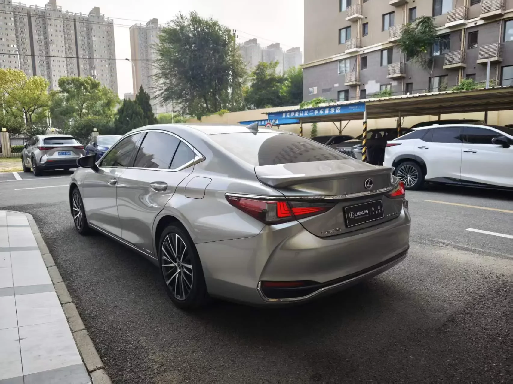 Lexus ES