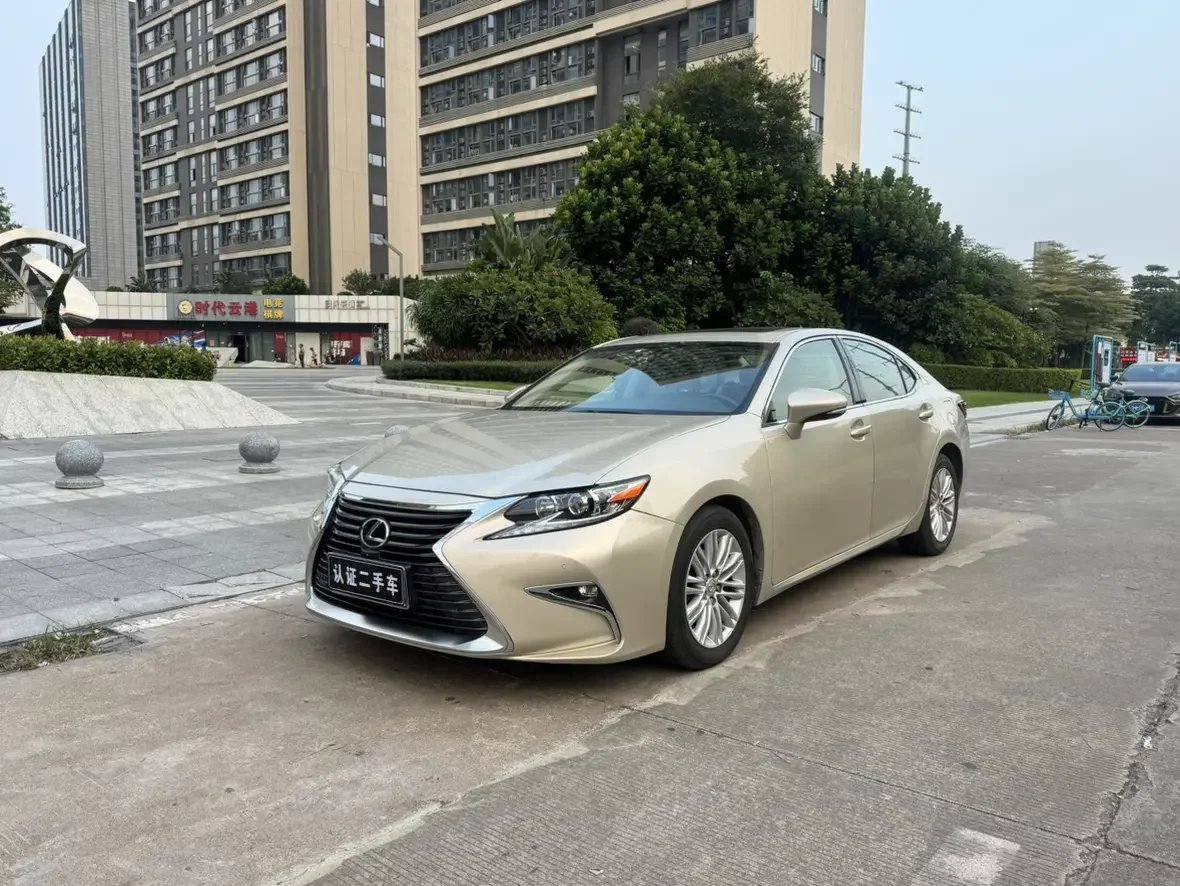 Lexus ES