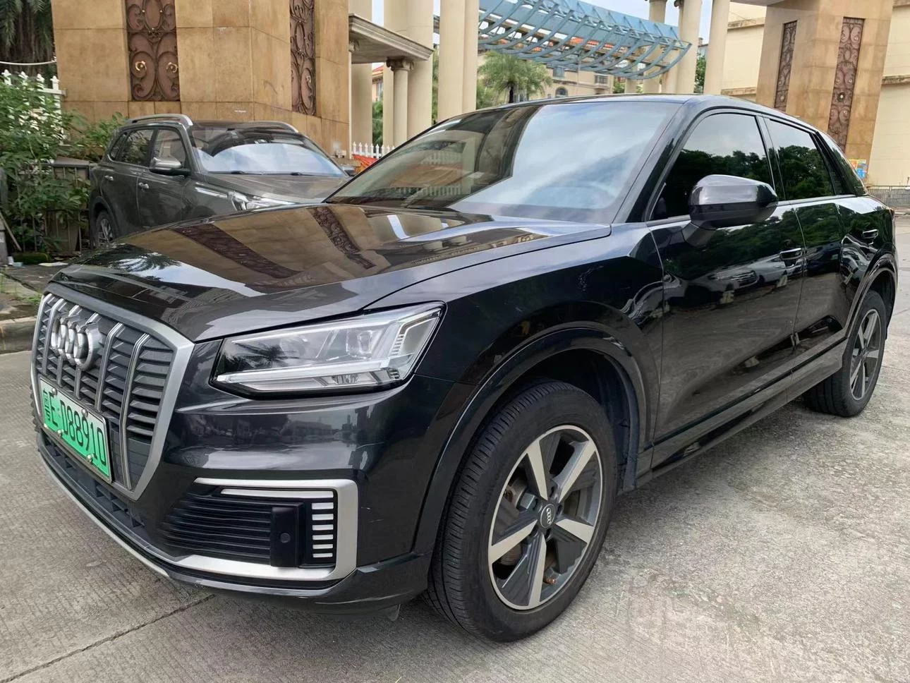 Audi Q2L e-tron