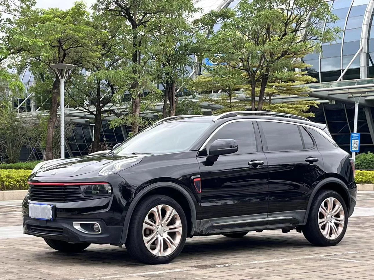 Lynk & Co 01