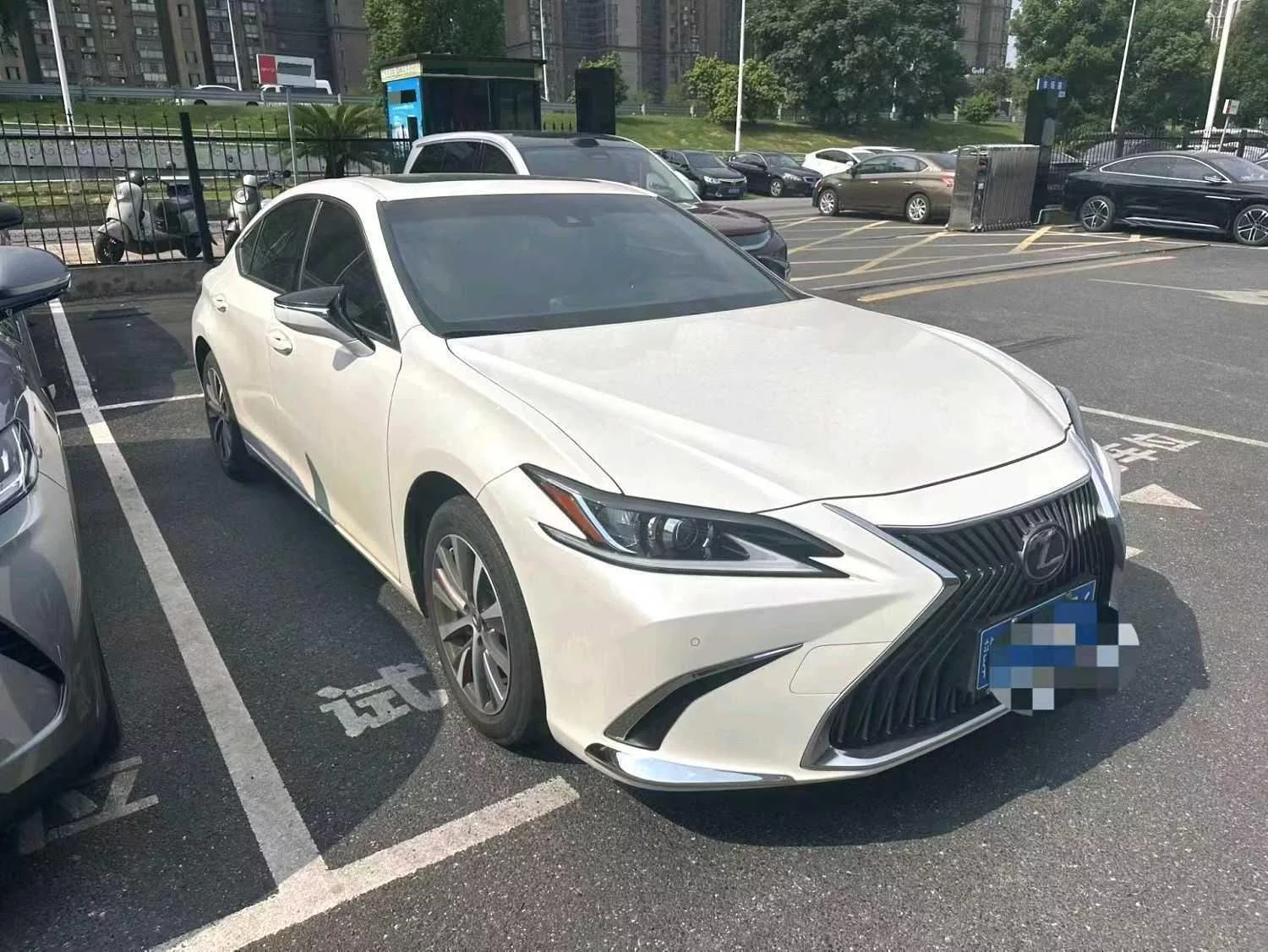 Lexus ES