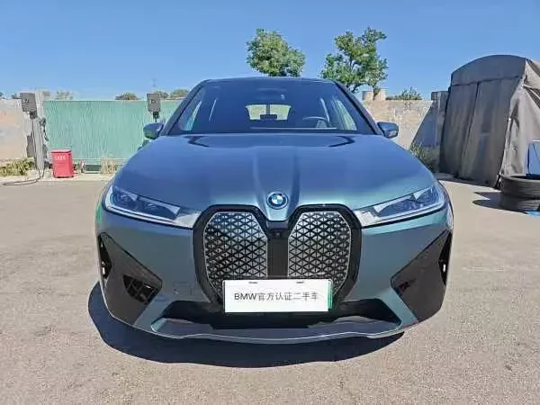 BMW iX