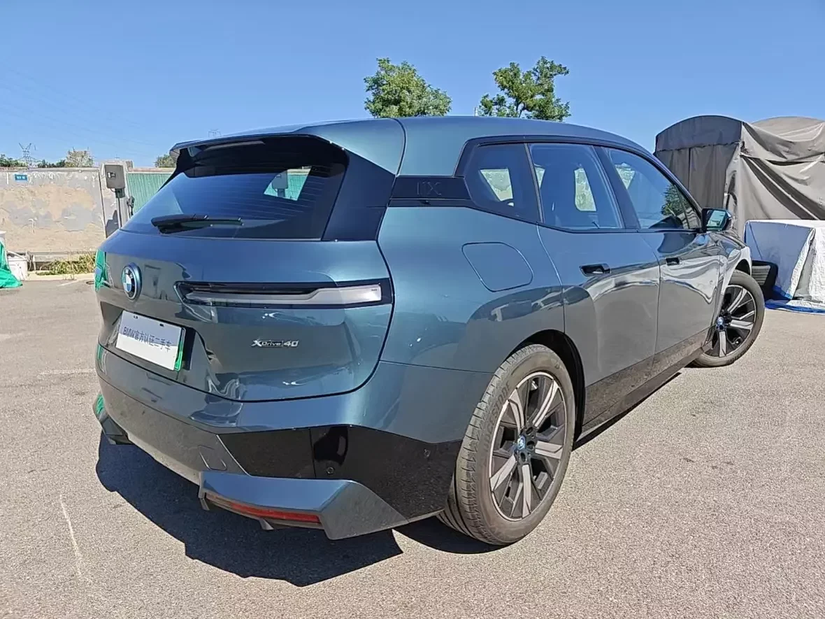 BMW iX