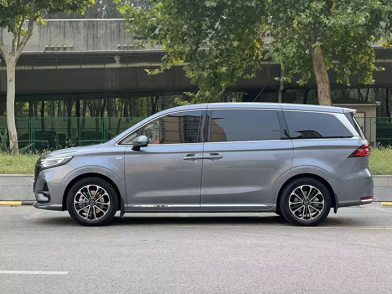 Roewe iMAX8