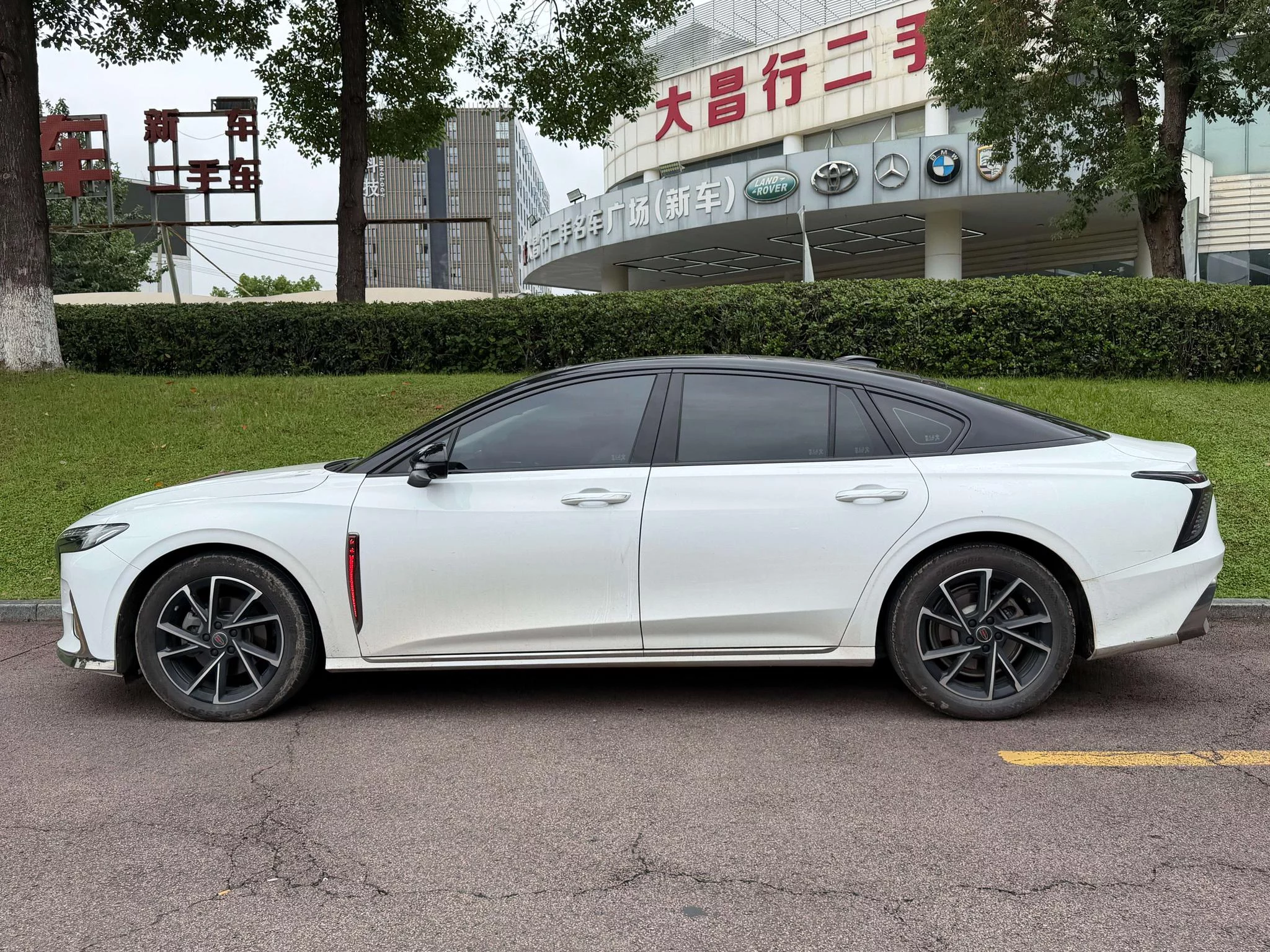 Hongqi H6