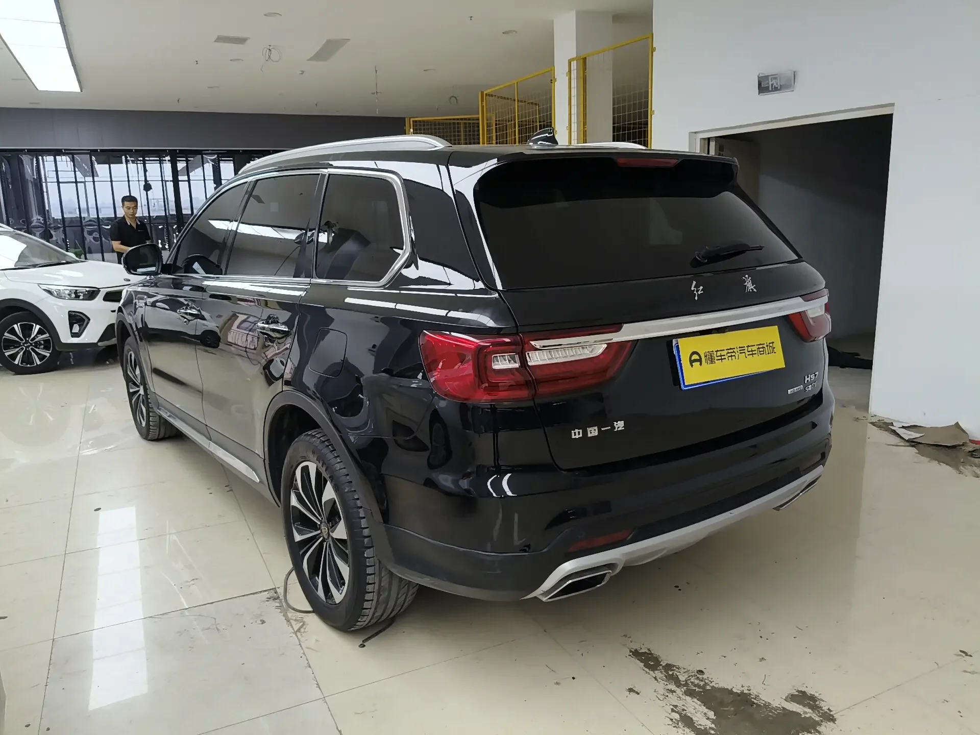 Hongqi HS7
