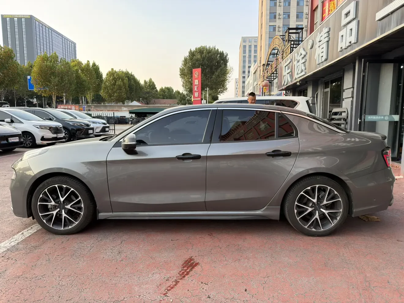 Lynk & Co 03