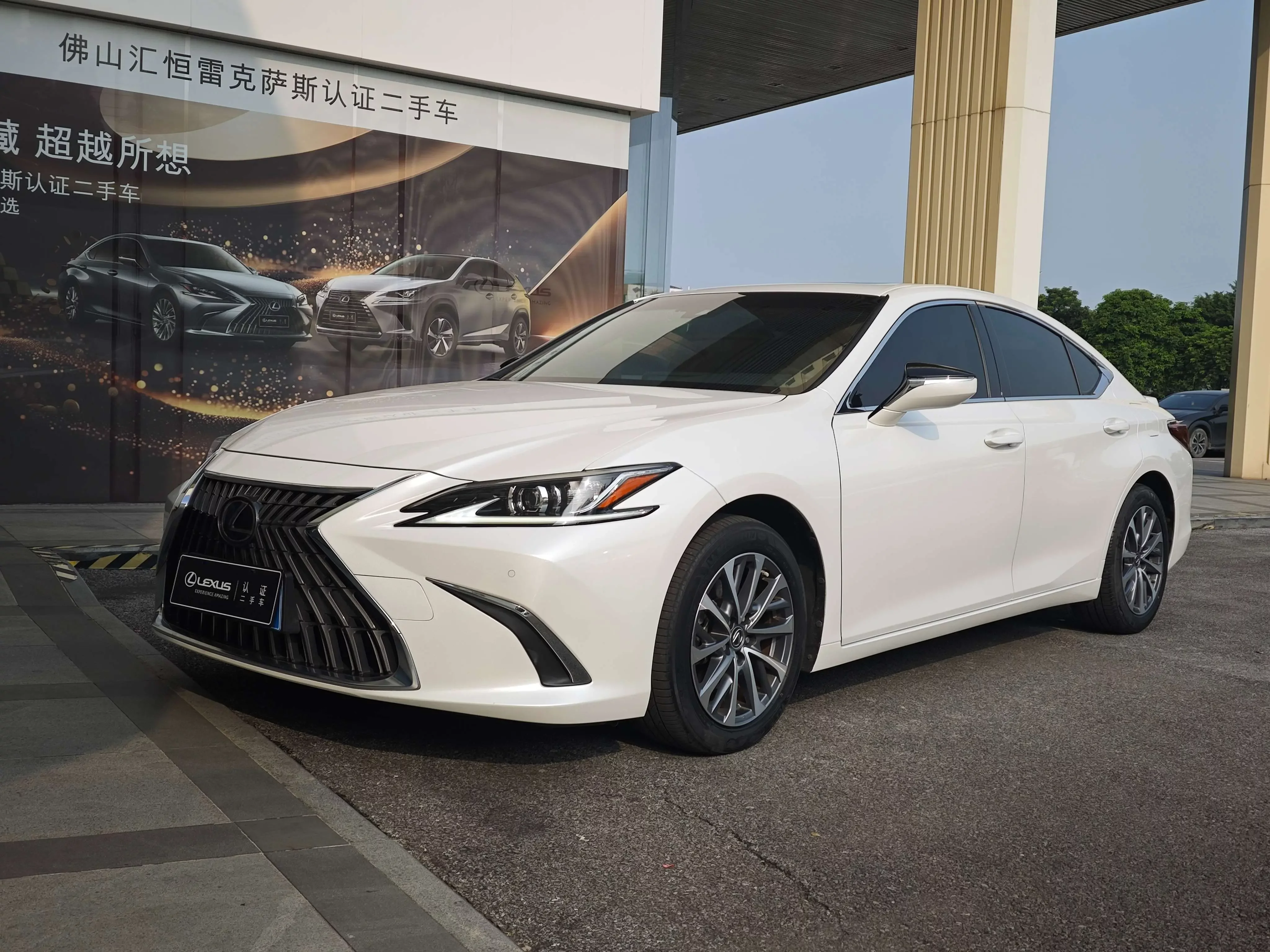 Lexus ES