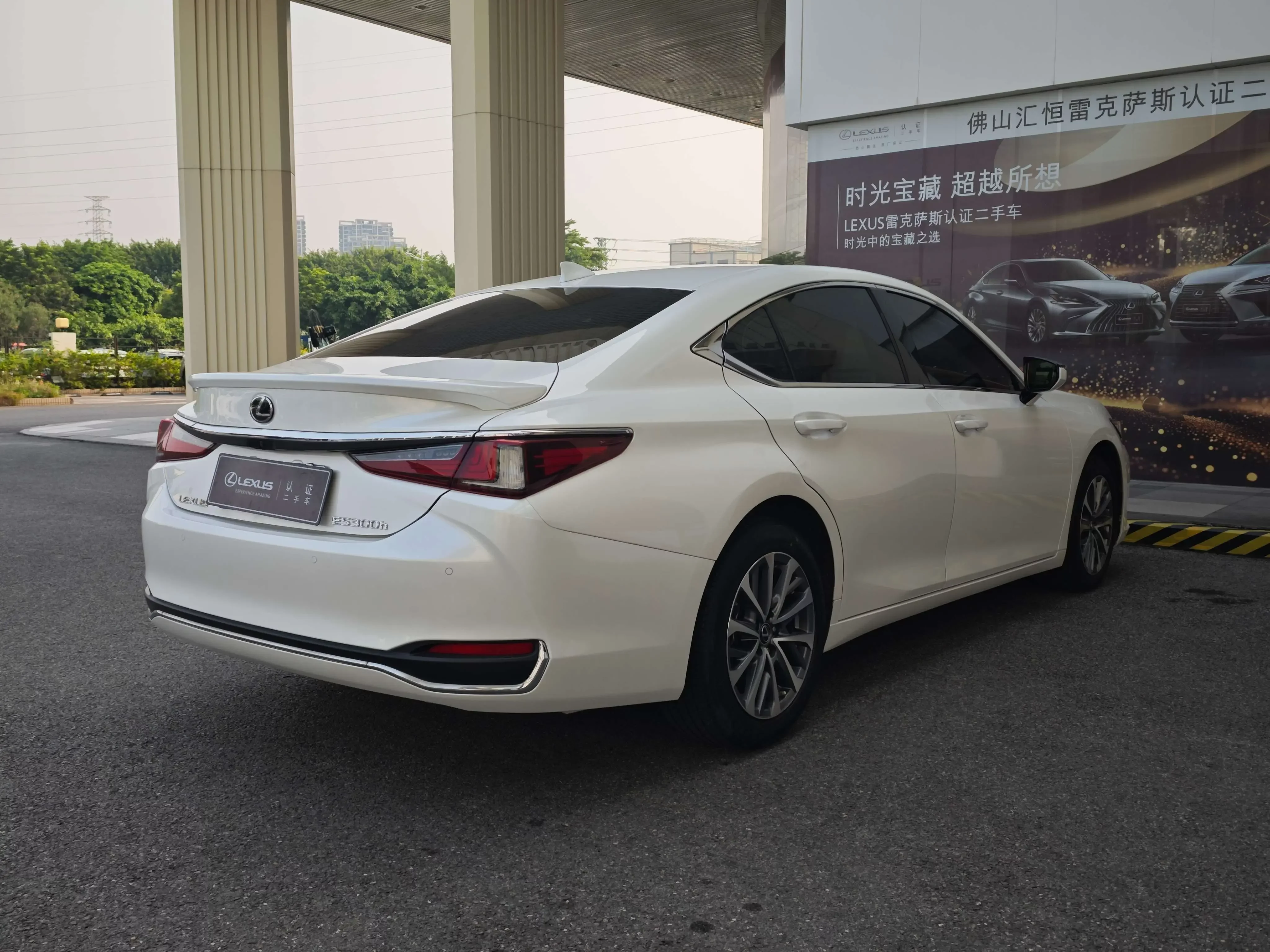 Lexus ES