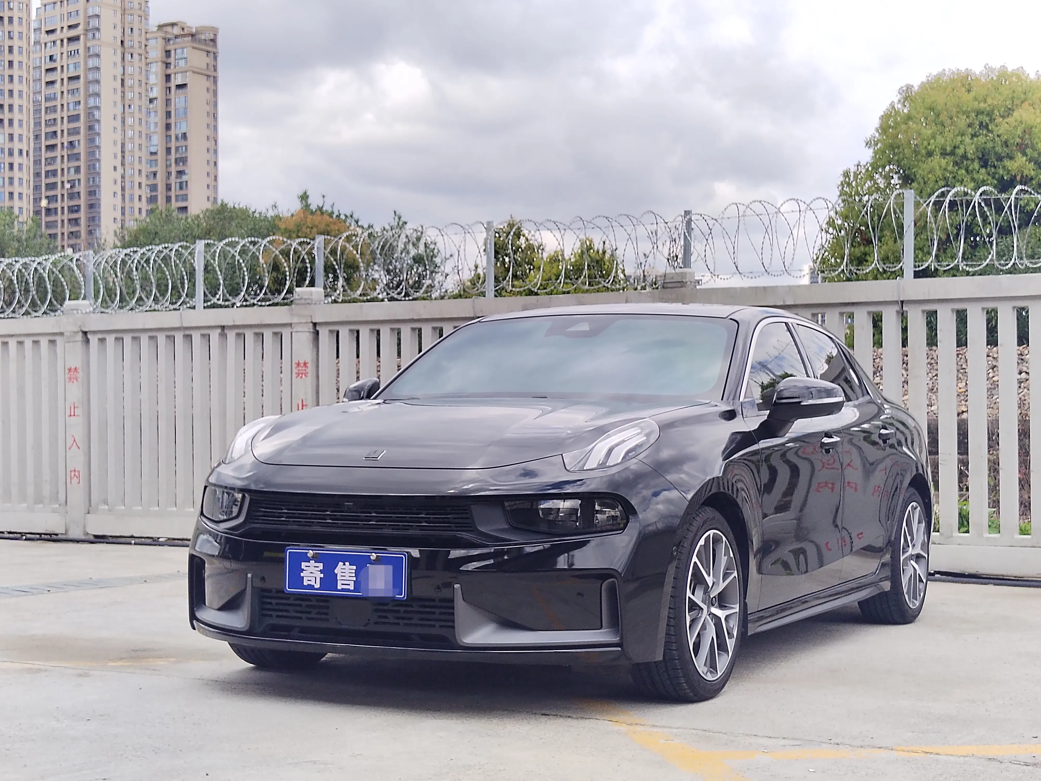 Lynk & Co 03