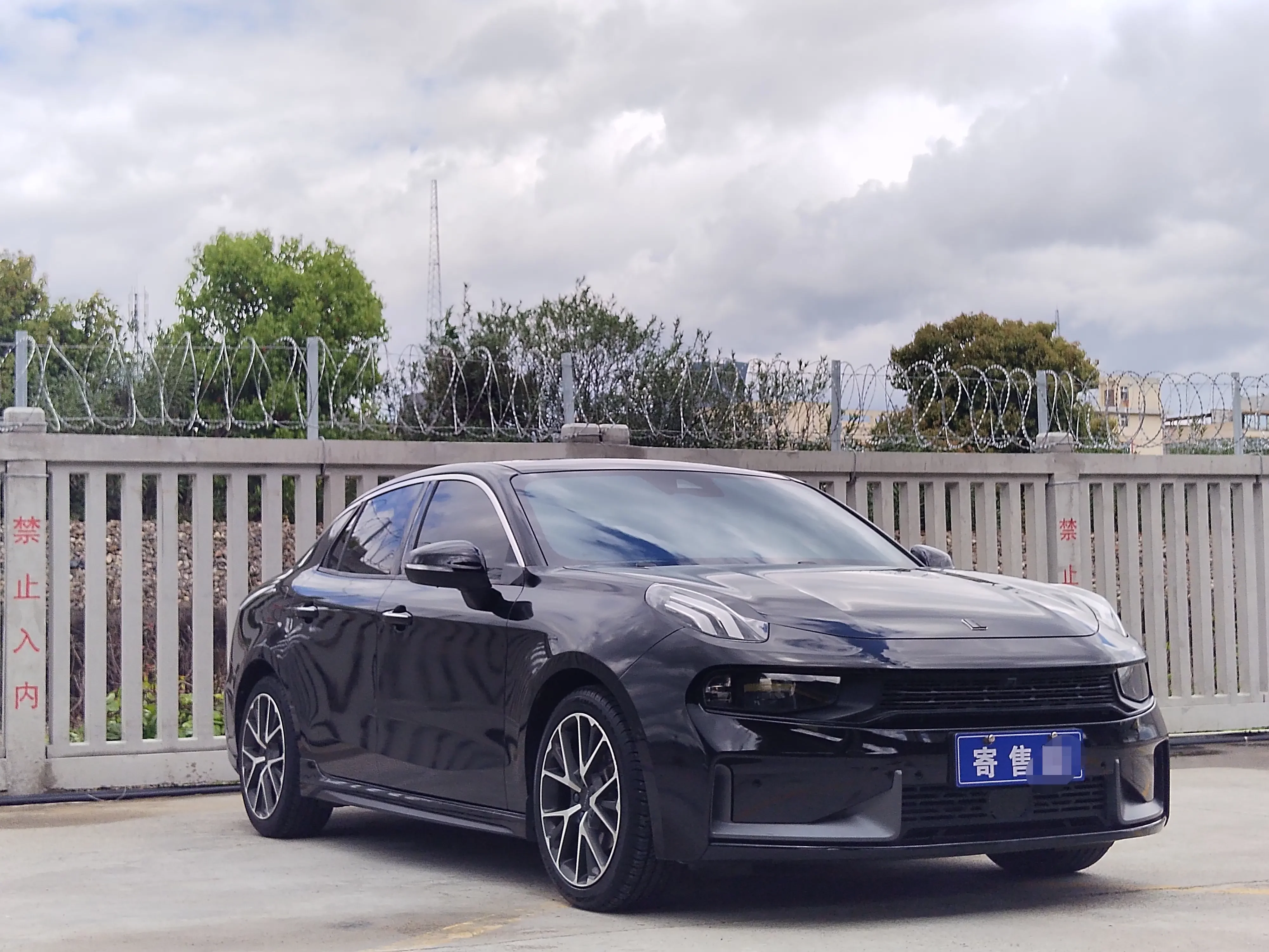 Lynk & Co 03