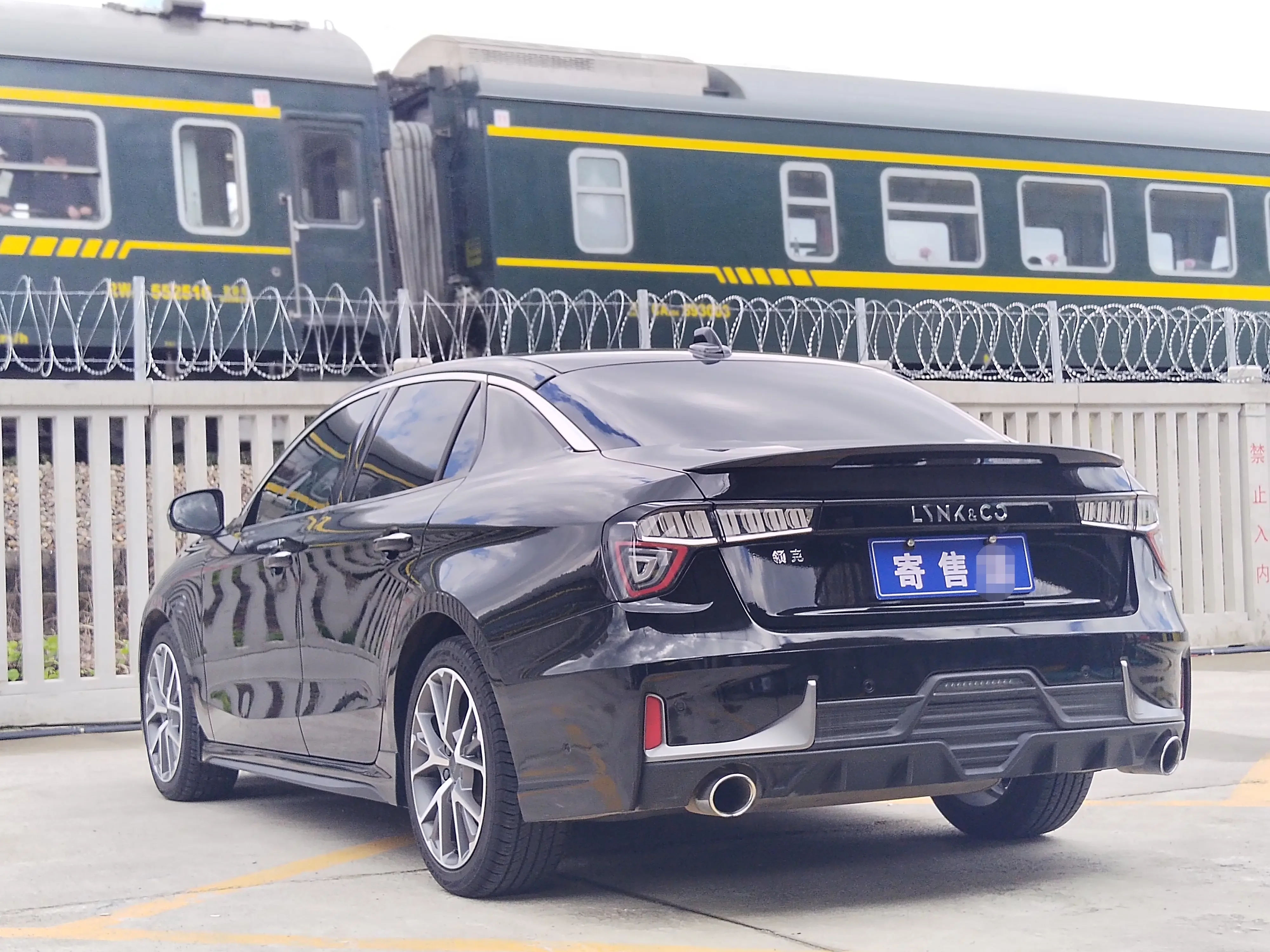 Lynk & Co 03