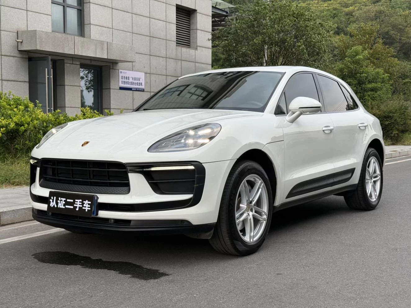 PORSCHE MACAN
