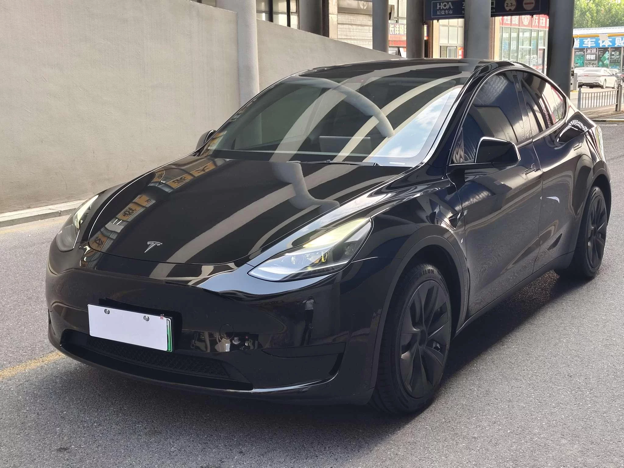 TESLA MODEL Y