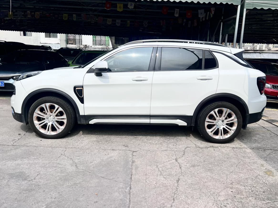 Lynk & Co 01