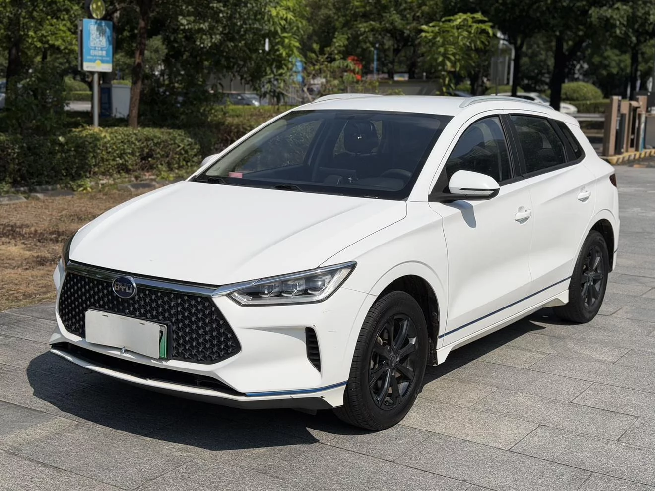 BYD e2