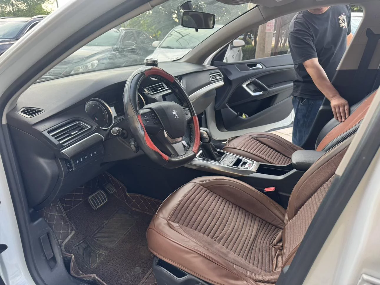 Peugeot 408