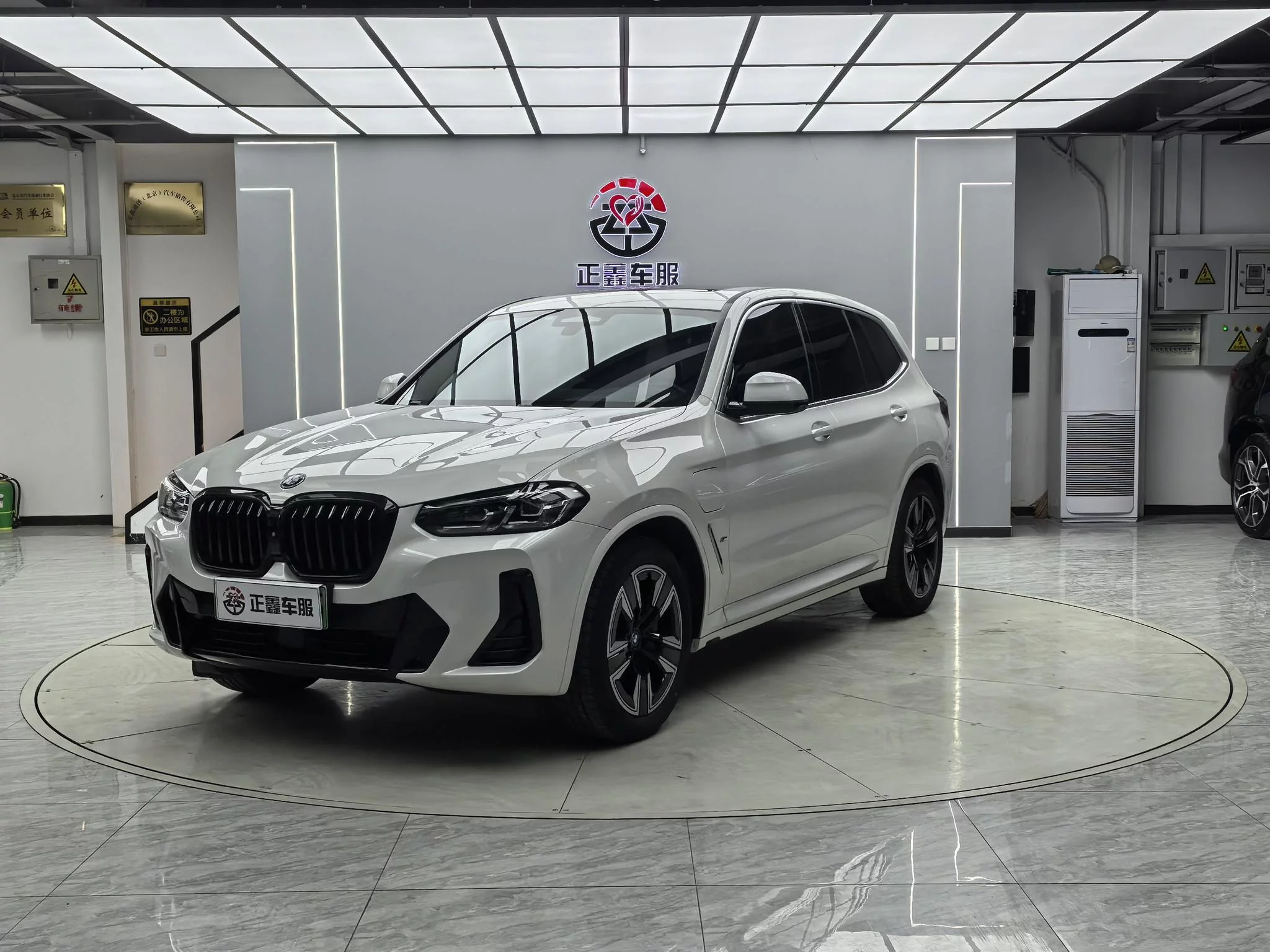 BMW iX3