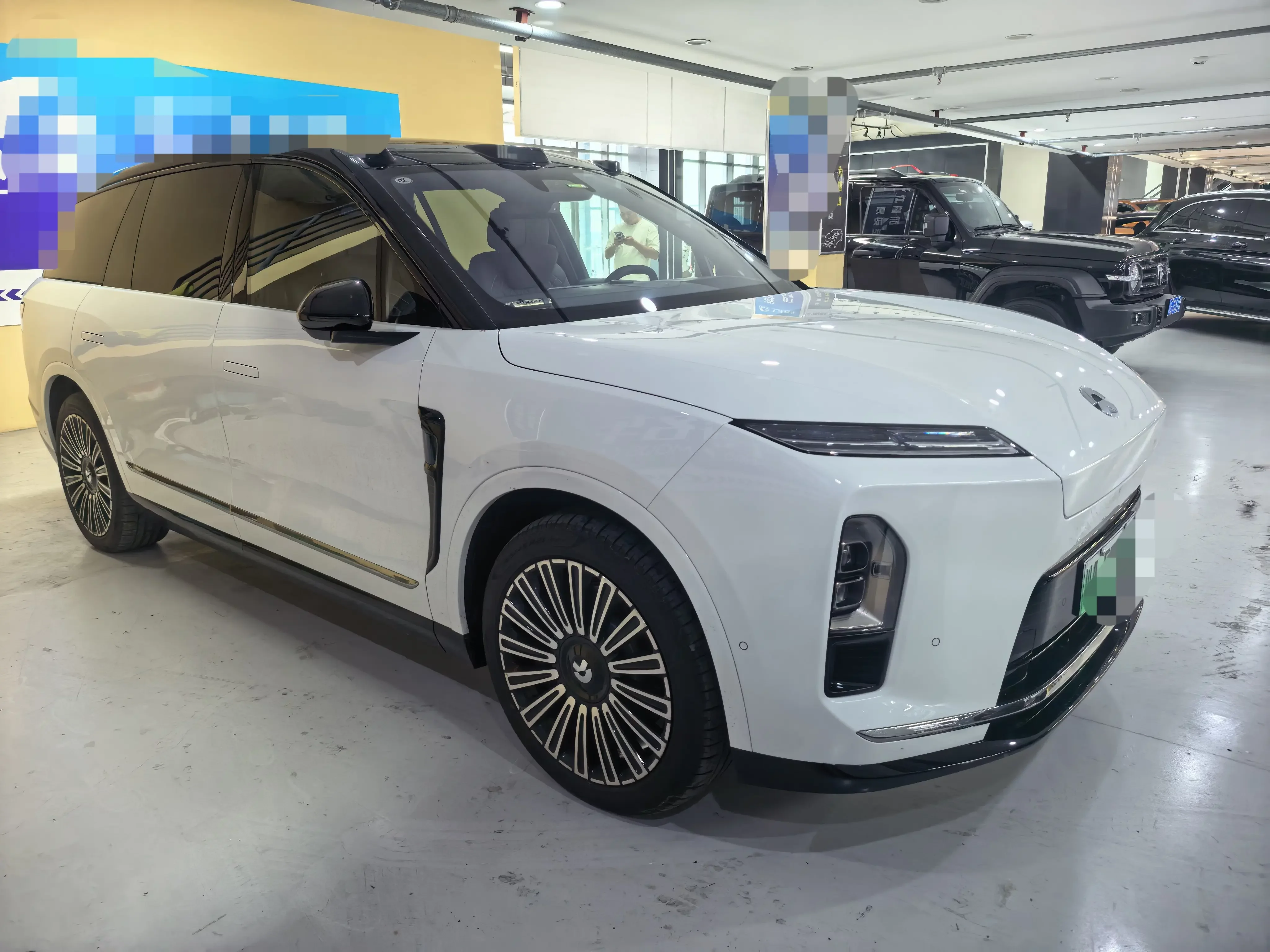NIO ES8