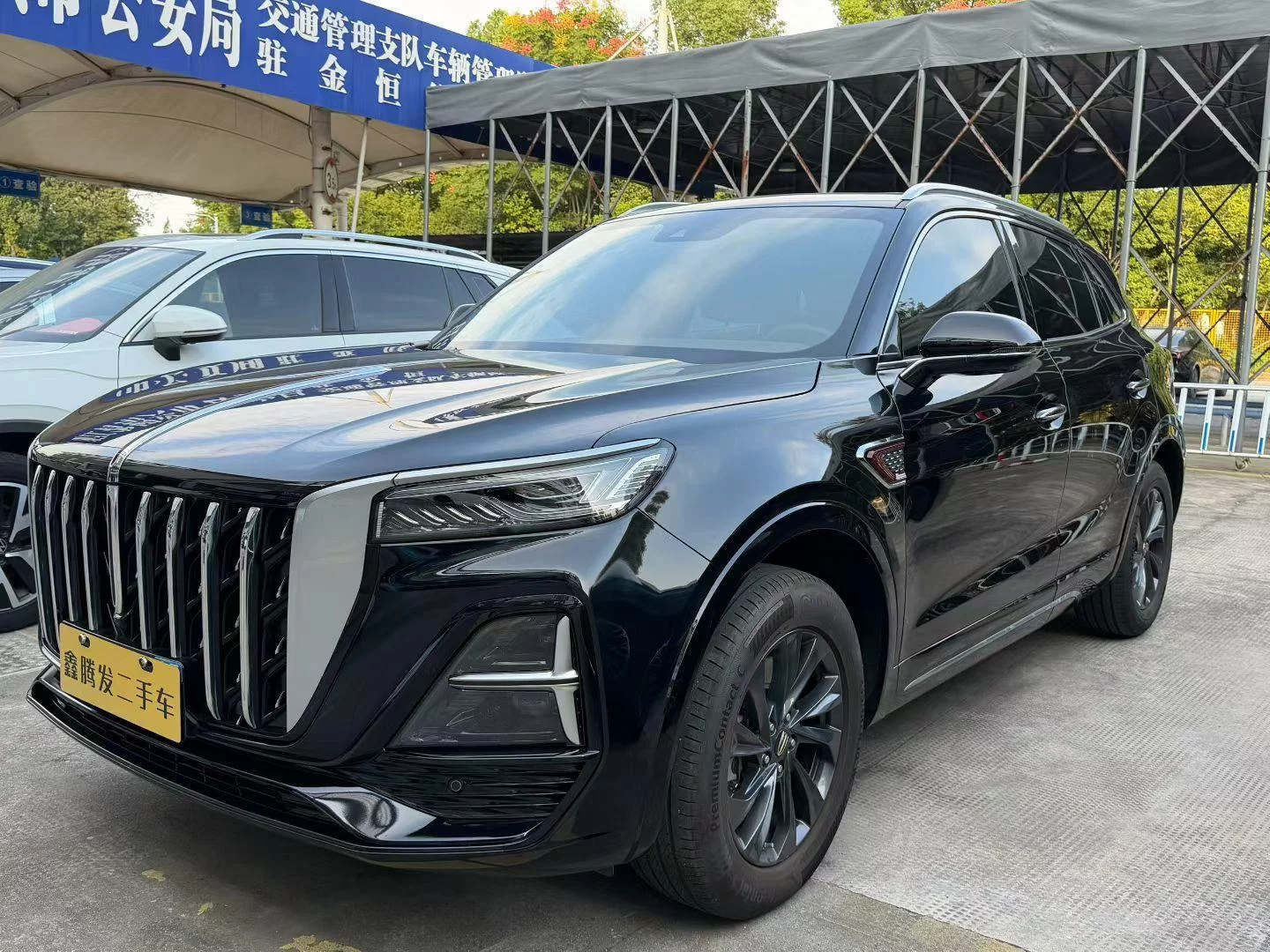 Hongqi HS5
